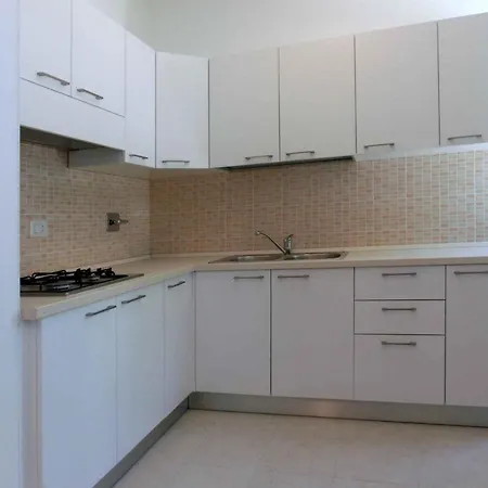 Apartment In Lignano Sabbiadoro 42730 アパート *